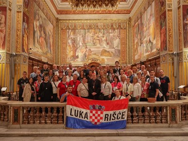 /A/2025/10/B/Kardinal Bozanić susreo se u Rimu s hodočasnicima iz Zagrebačke nadbiskupije (1).jpg