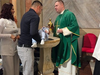 /A/2025/10/B/Kršteno peto dijete obitelji Hasilo u Župi sv. Nikole biskupa u Bistri (2).jpg