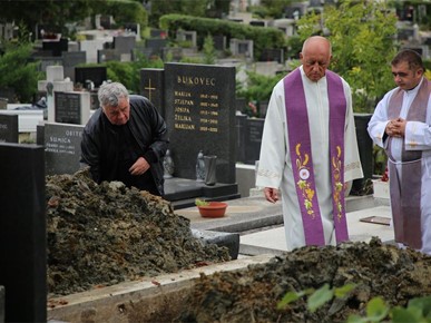 /A/2025/10/B/Sprovodni obredi za preminulog vlč. Ivana Sirovca (13).JPG