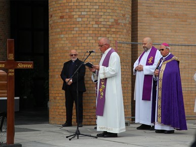 /A/2025/10/B/Sprovodni obredi za preminulog vlč. Ivana Sirovca (6).JPG