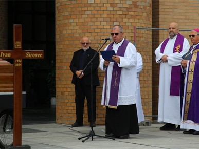 /A/2025/10/B/Sprovodni obredi za preminulog vlč. Ivana Sirovca (7).JPG