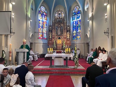 /A/2025/10/C/Biskup Šaško krstio šesto dijete obitelji Duspara (3).jpeg