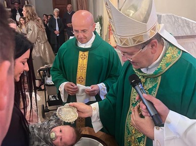 /A/2025/10/C/Biskup Šaško krstio šesto dijete obitelji Duspara (5).jpeg