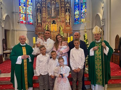 /A/2025/10/C/Biskup Šaško krstio šesto dijete obitelji Duspara (8).jpeg