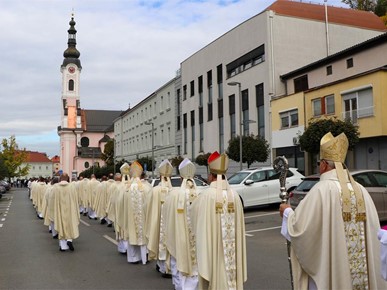 /A/2025/10/D/Biskup Gorski predvodio euharistijsko slavlje svetkovine sv. Terezije Avilske, zaštitnice požeške katedrale (15).jpg