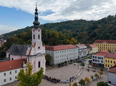 /A/2025/10/D/Biskup Gorski predvodio euharistijsko slavlje svetkovine sv. Terezije Avilske, zaštitnice požeške katedrale (21).jpg