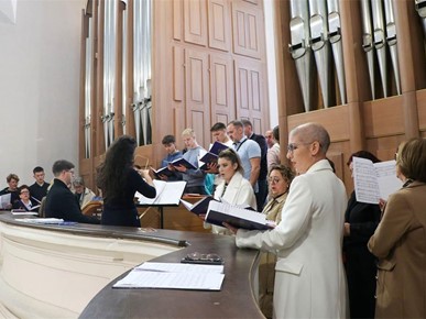 /A/2025/10/D/Biskup Gorski predvodio euharistijsko slavlje svetkovine sv. Terezije Avilske, zaštitnice požeške katedrale (7).jpg