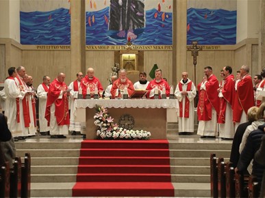 /A/2025/10/E/Nadbiskup Kutleša predvodio misno slavlje uoči blagdana sv. Luke na Svetom Duhu (15).JPG