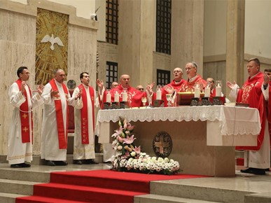 /A/2025/10/E/Nadbiskup Kutleša predvodio misno slavlje uoči blagdana sv. Luke na Svetom Duhu (17).JPG