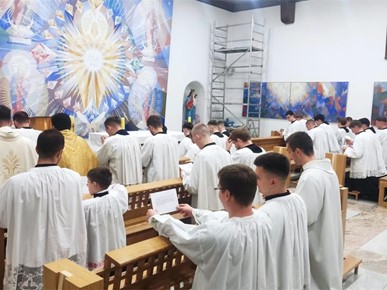 /A/2025/10/G/Molitva ministranata nakon svete mise.jpeg