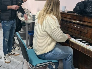 /A/2025/10/G/Susret bivših korisnika Caritasove kuće za smještaj djece bez odgovarajuće roditeljske skrbi u Vugrovcu  (1).jpg