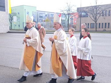 /A/2025/11/B/Nadbiskup Kutleša predvodio proslavu 40. obljetnice slavljenja mise na hrvatskom jeziku u Poingu kod Münchena (1).jpg