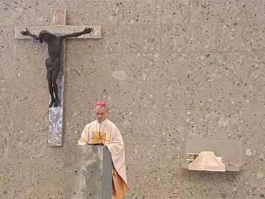 /A/2025/11/B/Nadbiskup Kutleša predvodio proslavu 40. obljetnice slavljenja mise na hrvatskom jeziku u Poingu kod Münchena (4).jpg