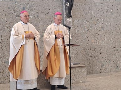 /A/2025/11/B/Nadbiskup Kutleša predvodio proslavu 40. obljetnice slavljenja mise na hrvatskom jeziku u Poingu kod Münchena (5).jpg