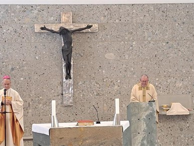 /A/2025/11/B/Nadbiskup Kutleša predvodio proslavu 40. obljetnice slavljenja mise na hrvatskom jeziku u Poingu kod Münchena (8).jpg