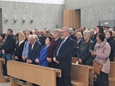 /A/2025/11/B/Nadbiskup Kutleša predvodio proslavu 40. obljetnice slavljenja mise na hrvatskom jeziku u Poingu kod Münchena (9).jpg