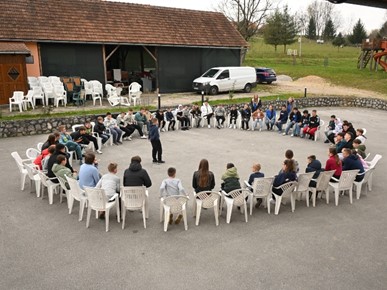 /A/2025/11/B/Održan dekanatski susret ministranata Dugoreško-mrežničkog dekanata (1).jpg