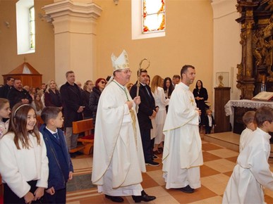 /A/2025/11/C/Biskup Šaško krstio šesto dijete obitelji Ćurković na Ksaveru (3).jpg