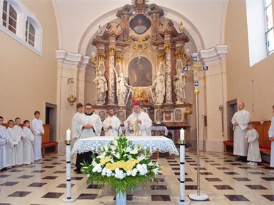 /A/2025/11/C/Biskup Šaško krstio šesto dijete obitelji Ćurković na Ksaveru (5).jpg