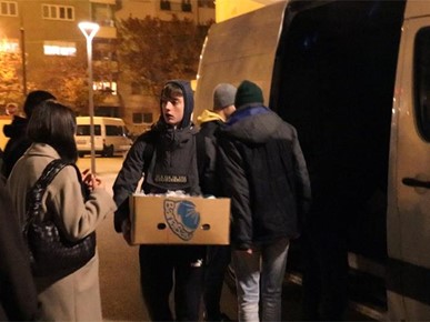 /A/2025/11/C/Caritas, Udruga Savao i učenici VII. gimnazije pohodili zagrebačke beskućnike (2).jpg