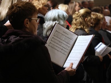 /A/2025/11/C/Nadbiskup Kutleša predvodio misno slavlje povodom 50. obljetnice Župe Duha Svetoga i 25. obljetnice posvete zavjetne crkve Sveta Mati Slobode na Jarunu (24).JPG