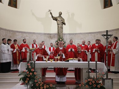 /A/2025/11/C/Župnu svetkovinu sv. Nikole Tavelića u Kustošiji predvodio nadbiskup Dražen Kutleša (13).JPG