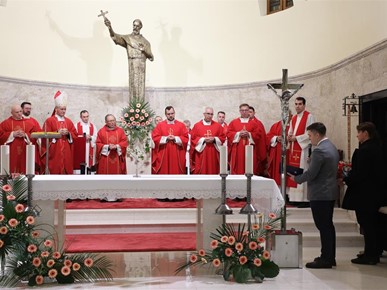 /A/2025/11/C/Župnu svetkovinu sv. Nikole Tavelića u Kustošiji predvodio nadbiskup Dražen Kutleša (22).JPG