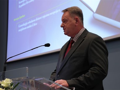 /A/2025/11/D/Predstavljen zbornik Dijalogom i suradnjom do svakog čovjeka dobre volje u čast prof. dr. sc. Stjepana Balobana (17).JPG