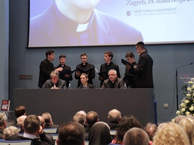 /A/2025/11/D/Predstavljen zbornik Dijalogom i suradnjom do svakog čovjeka dobre volje u čast prof. dr. sc. Stjepana Balobana.JPG