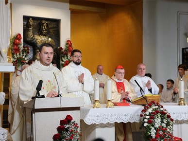 /A/2025/11/E/Kardinal Bozanić predvodio misno slavlje svetkovine Krista Kralja (4).JPG
