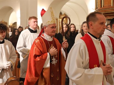 /A/2025/11/E/Nadbiskup Kutleša predvodio misu na spomendan sv. Cecilije na kraju smotre zborova katoličkih srednjih škola (3).JPG