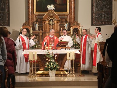 /A/2025/11/E/Nadbiskup Kutleša predvodio misu na spomendan sv. Cecilije na kraju smotre zborova katoličkih srednjih škola (30).JPG