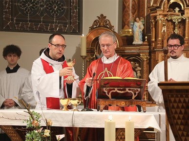 /A/2025/11/E/Nadbiskup Kutleša predvodio misu na spomendan sv. Cecilije na kraju smotre zborova katoličkih srednjih škola (31).JPG