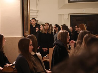 /A/2025/11/E/Nadbiskup Kutleša predvodio misu na spomendan sv. Cecilije na kraju smotre zborova katoličkih srednjih škola (35).JPG