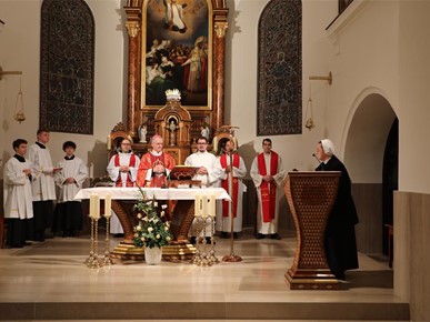 /A/2025/11/E/Nadbiskup Kutleša predvodio misu na spomendan sv. Cecilije na kraju smotre zborova katoličkih srednjih škola (7).JPG