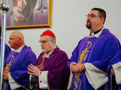 /A/2025/11/G/Kardinal Bozanić blagoslovio oltar u bogoslužnom prostoru Župe bl. Ivana Merza u Španskom (12).jpg