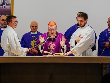 /A/2025/11/G/Kardinal Bozanić blagoslovio oltar u bogoslužnom prostoru Župe bl. Ivana Merza u Španskom (21).jpg