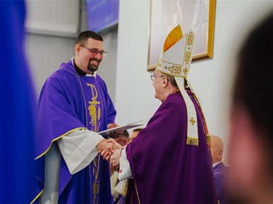 /A/2025/11/G/Kardinal Bozanić blagoslovio oltar u bogoslužnom prostoru Župe bl. Ivana Merza u Španskom (34).jpg