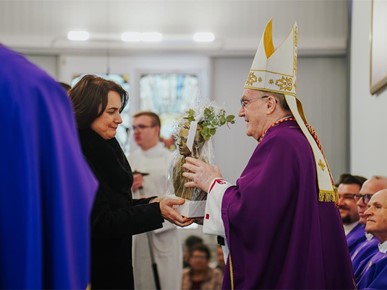 /A/2025/11/G/Kardinal Bozanić blagoslovio oltar u bogoslužnom prostoru Župe bl. Ivana Merza u Španskom (35).jpg