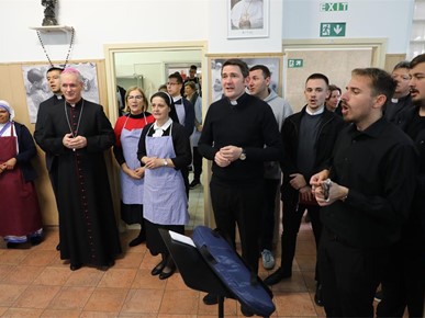 /A/2025/11/Nadbiskup Kutleša - Svjetski dan siromaha/251116 Svjetski dan siromaha Jukiceva (21).JPG