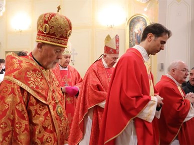 /A/2025/11/Prijenos relikvija/Nadbiskup Kutleša predvodio misno slavlje povodom dolaska relikvija bl. Alojzija Stepinca u Krašić (17).jpg