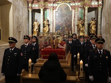 /A/2025/11/Prijenos relikvija/Nadbiskup Kutleša predvodio misno slavlje povodom dolaska relikvija bl. Alojzija Stepinca u Krašić (26).jpg