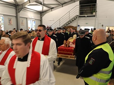 /A/2025/11/Prijenos relikvija/Relikvije bl. Alojzija Stepinca izložene u Španskom (11).jpg