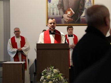 /A/2025/11/Prijenos relikvija/Relikvije bl. Alojzija Stepinca izložene u Španskom (20).jpg