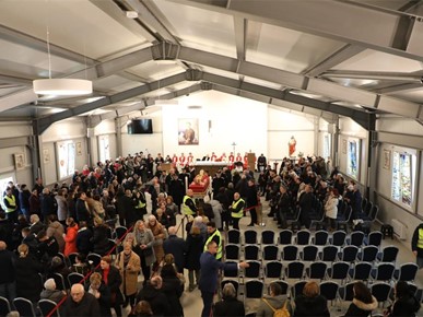 /A/2025/11/Prijenos relikvija/Relikvije bl. Alojzija Stepinca izložene u Španskom (5).jpg