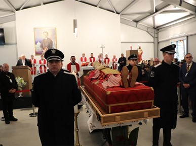 /A/2025/11/Prijenos relikvija/Relikvije bl. Alojzija Stepinca izložene u Španskom (7).jpg