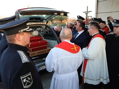 /A/2025/11/Prijenos relikvija/Relikvije bl. Alojzija Stepinca u Kerestincu (12).jpg