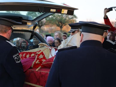 /A/2025/11/Prijenos relikvija/Relikvije bl. Alojzija Stepinca u Kerestincu (15).jpg