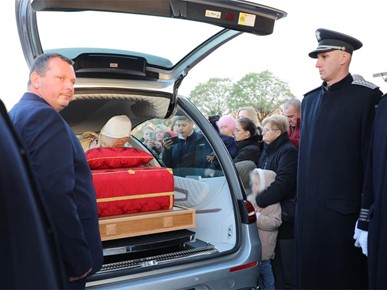 /A/2025/11/Prijenos relikvija/Relikvije bl. Alojzija Stepinca u Kerestincu (18).jpg