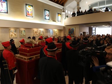 /A/2025/11/Prijenos relikvija/Relikvije bl. Alojzija Stepinca u Kerestincu (2).jpg